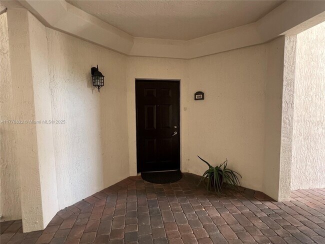 11603 NW 89th St in Doral, FL - Building Photo - Building Photo