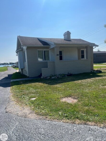 9239 N River Rd in Clay Township, MI - Building Photo - Building Photo