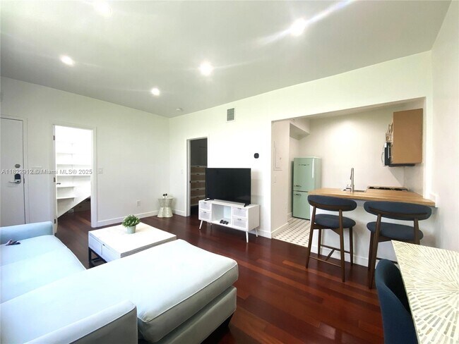 815 Euclid Ave in Miami Beach, FL - Building Photo - Building Photo