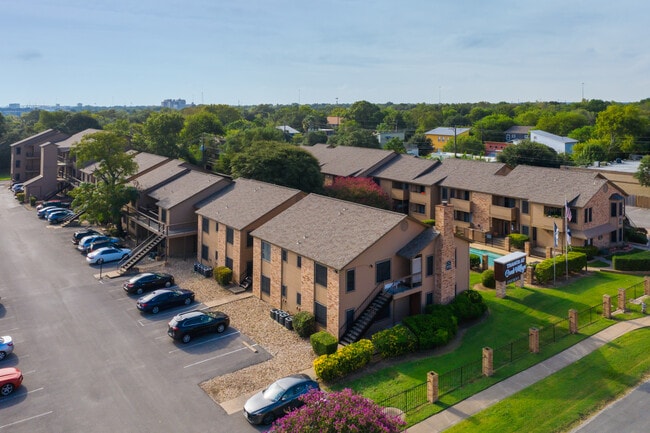 Tramor at Creek Village in Austin, TX - Foto de edificio - Building Photo