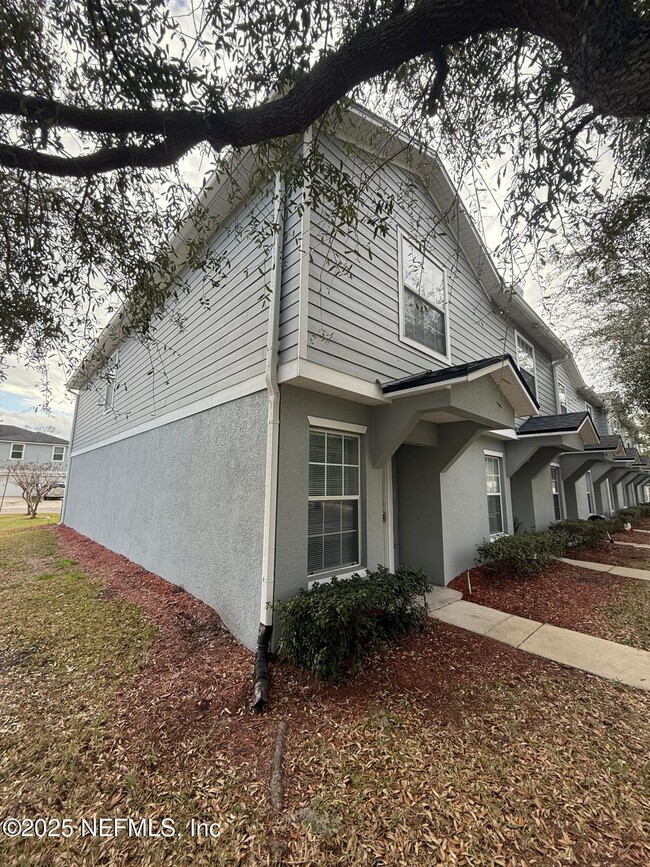 8465 McGirts Village Ln in Jacksonville, FL - Building Photo - Building Photo