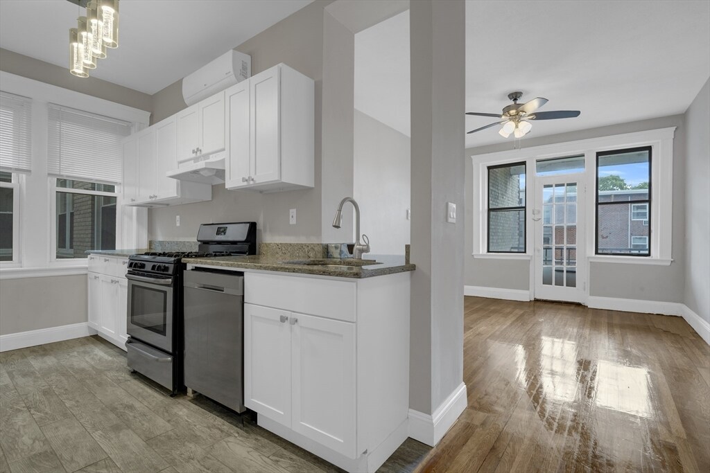 324 Summit Ave, Unit #302 in Boston, MA - Building Photo