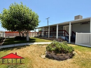 1301 W Langley Ave in Ridgecrest, CA - Foto de edificio - Building Photo