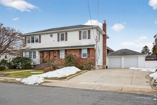 297 Fairfield Ave in Carle Place, NY - Building Photo