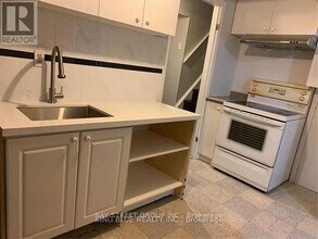 26 Deepdale Dr in Toronto, ON - Building Photo - Building Photo