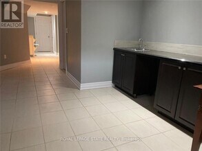 90 Marina Point Cres in Hamilton, ON - Building Photo - Building Photo