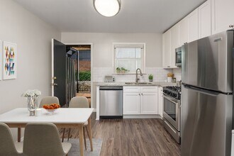 351 Hillcrest in Decatur, GA - Foto de edificio - Building Photo