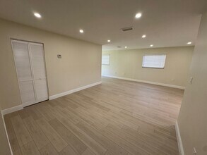 7335 SW 23rd St in Miami, FL - Building Photo - Building Photo