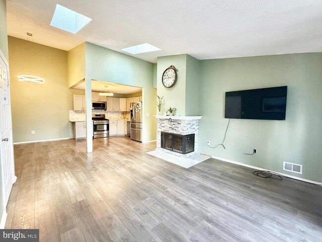 property at 21 Joyner Ct