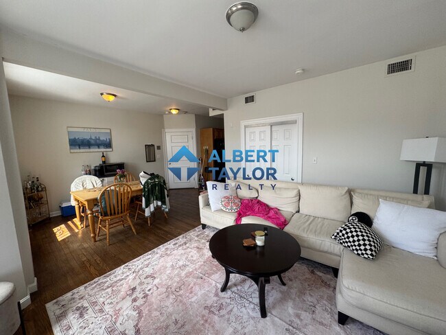 1942 Beacon St, Unit 1