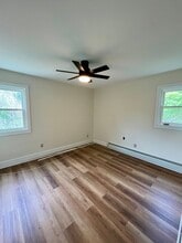 30 Nathaniel Blvd, Unit B in Delmar, NY - Foto de edificio - Building Photo