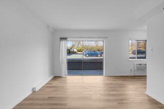 4465 MacArthur Blvd NW in Washington, DC - Foto de edificio - Building Photo