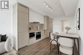 28 Interchange Wy in Vaughan, ON - Building Photo - Building Photo