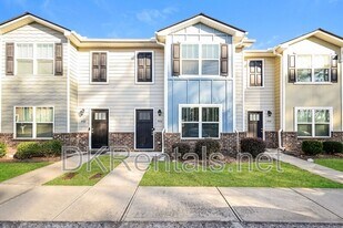 402 Whippet St in Union City, GA - Building Photo