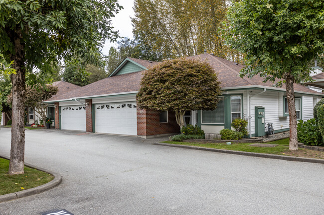 Glenwood Gardens in Surrey, BC - Building Photo - Building Photo