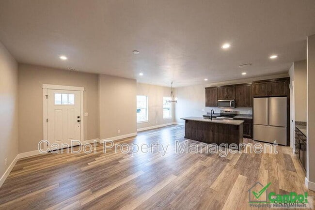 property at 3005 Sunburst Dr