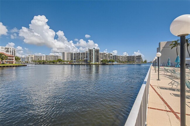 3800 S Ocean Dr, Unit 1818 in Hollywood, FL - Foto de edificio - Building Photo