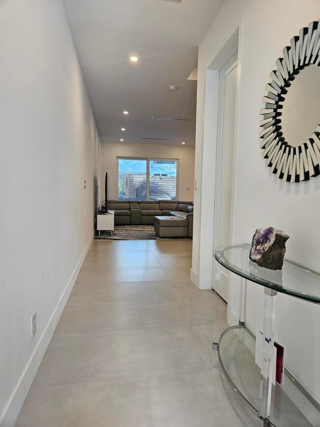 2275 SE 7th St in Pompano Beach, FL - Building Photo - Building Photo