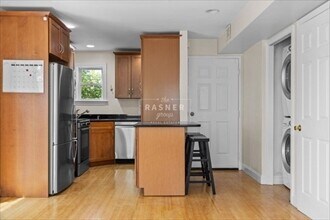 139 Nottinghill Rd, Unit 1L in Boston, MA - Foto de edificio - Building Photo