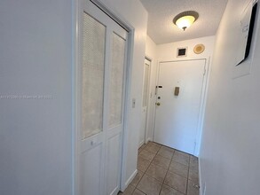 900 NE 18th Ave, Unit 207 in Fort Lauderdale, FL - Foto de edificio - Building Photo