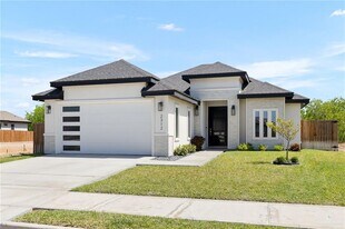 12 N Revolution St in Edinburg, TX - Building Photo