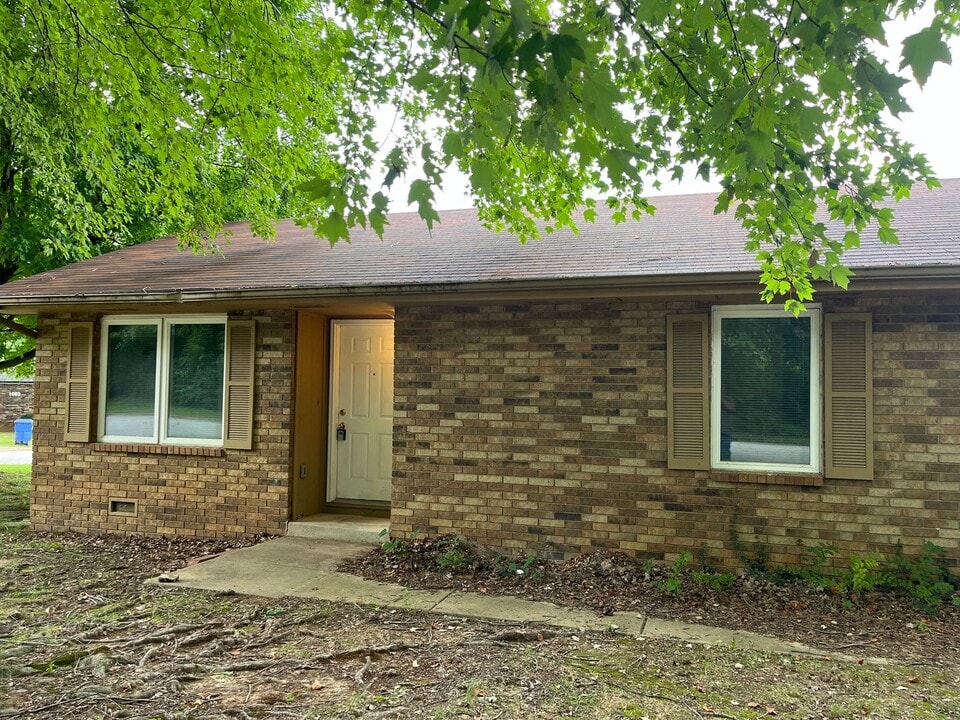 1076 S Lexington Ave in Springfield, MO - Building Photo