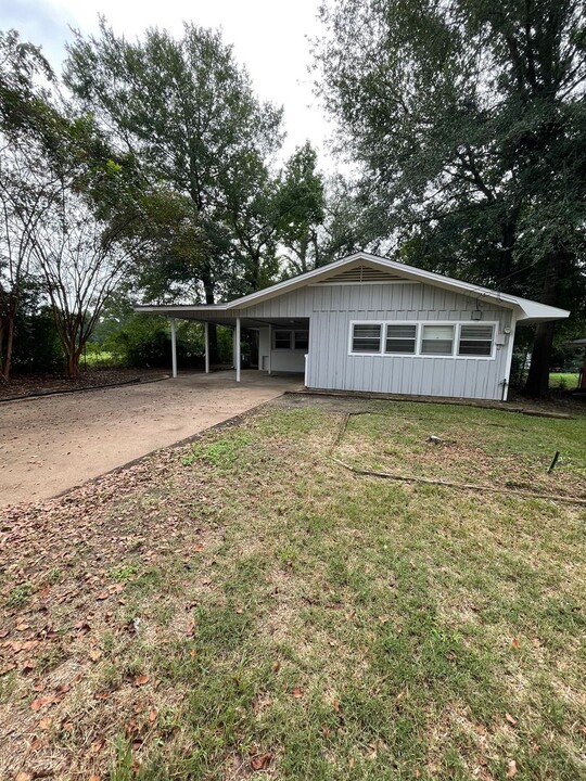 146 Dallas St in Nacogdoches, TX - Building Photo