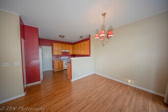 2400 Sunrise Ct in Aurora, IL - Foto de edificio - Building Photo