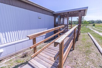 16950 N Davis Rd in Centralia, MO - Building Photo - Building Photo