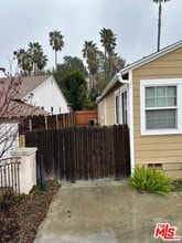 5344 Don Pio Dr in Los Angeles, CA - Building Photo - Building Photo