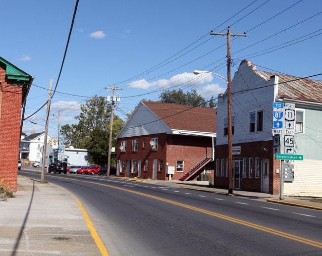 819 N Queen St in Martinsburg, WV - Building Photo - Building Photo