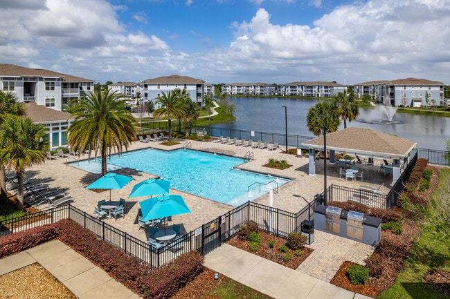 Academy Park Apartments in Kissimmee, FL - Foto de edificio - Building Photo