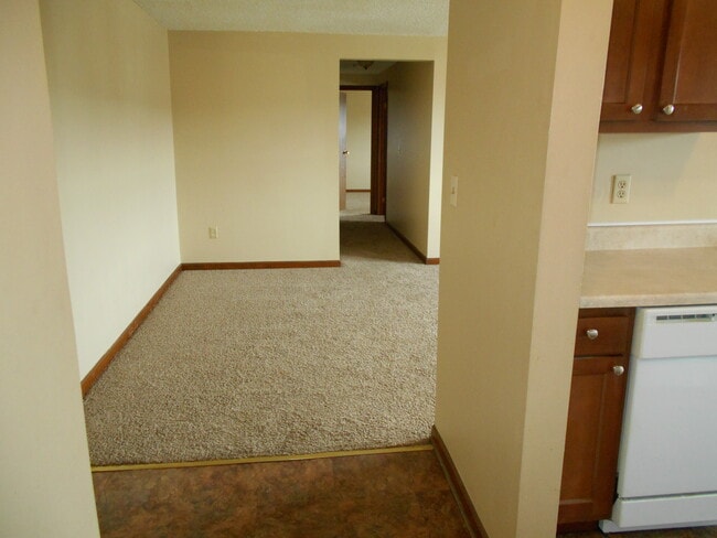 6557 Lincoln Ave in Lockport, NY - Foto de edificio - Building Photo