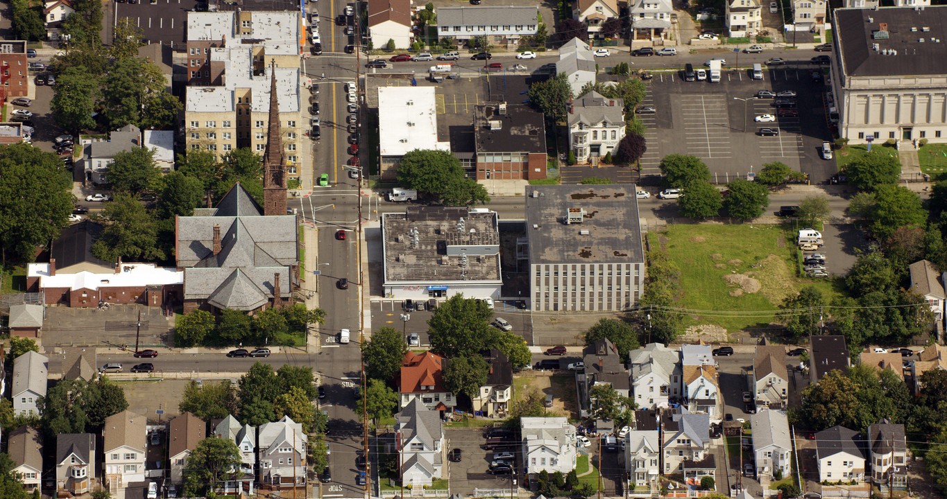 362 Broadway Ave in Paterson, NJ - Building Photo