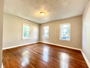 10R Gardner St, Unit 2 in Boston, MA - Foto de edificio - Building Photo