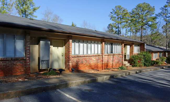 Falcon Manor Apartments in Montevallo, AL - Foto de edificio - Building Photo