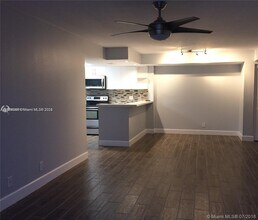 10749 Cleary Blvd in Plantation, FL - Foto de edificio - Building Photo