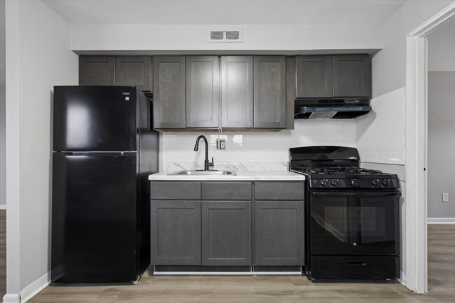 7108 Oxford Ave in Philadelphia, PA - Building Photo - Building Photo