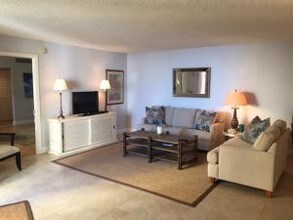 2800 N Ocean Dr-Unit -B7d in Riviera Beach, FL - Building Photo - Building Photo