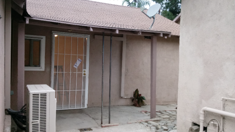 209 W Park St in Ontario, CA - Building Photo