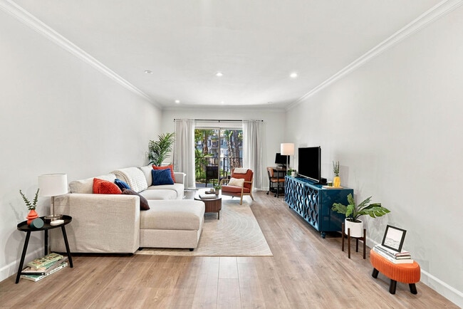 property at 1517 E Garfield Ave
