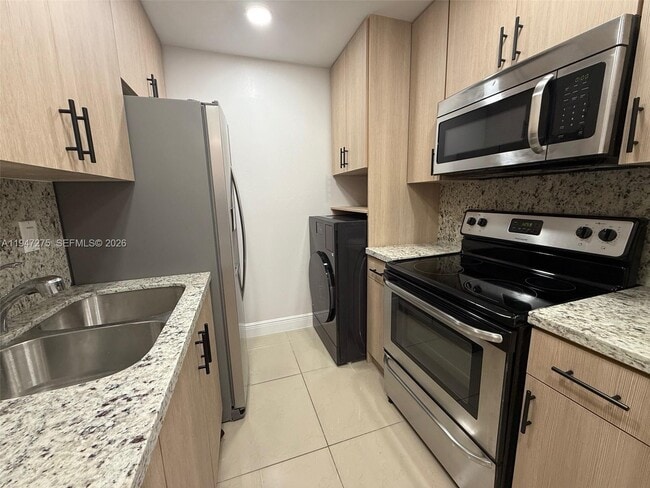 5033 NW 7th St in Miami, FL - Building Photo - Building Photo