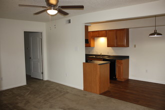 Highlander Square Apartments in Waco, TX - Building Photo - Building Photo