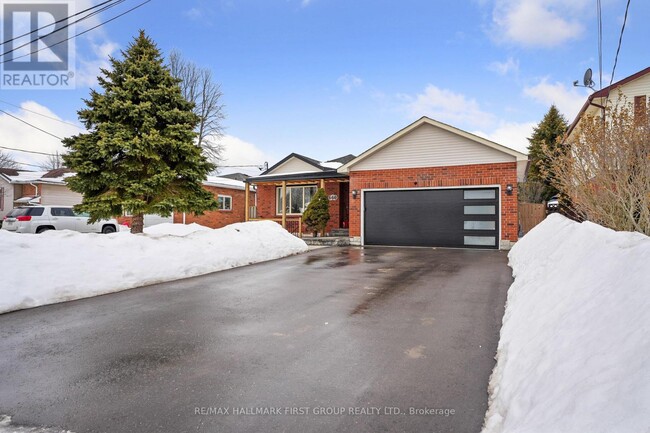 660 Mackechnie Crescent in Cobourg, ON - Building Photo - Building Photo