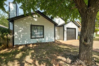 313 Belmont Dr in Edmond, OK - Building Photo - Building Photo