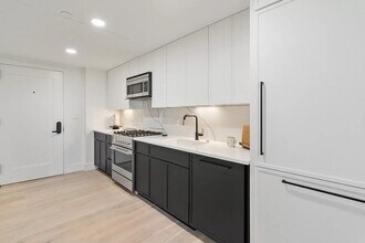 50 Leo M Birmingham Pky, Unit 509 in Boston, MA - Foto de edificio - Building Photo
