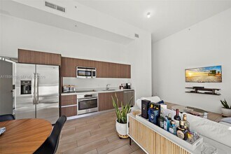 1600 SW 1st Ave in Miami, FL - Foto de edificio - Building Photo