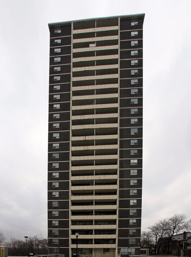 Eastmount Apartments in Toronto, ON - Building Photo - Building Photo