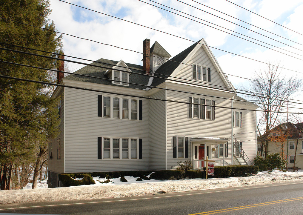 570 Main St in New Hartford, CT - Foto de edificio