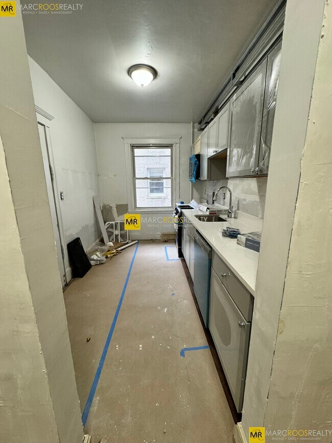 17 Melvin Ave, Unit 8 in Boston, MA - Foto de edificio - Building Photo